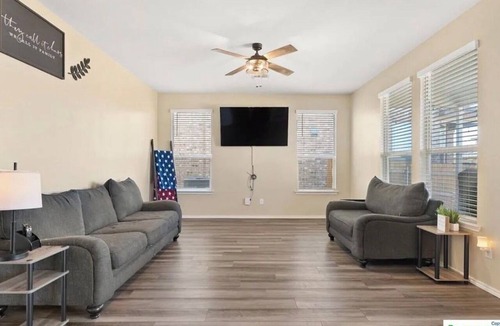 Temple House | Pleasant 2-bedrooms upstairs in a 5br/3b house with AC in charming Temple TX.