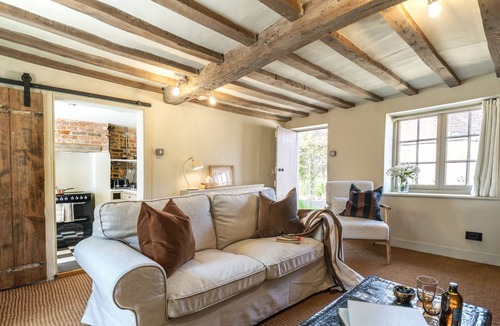 Sudbourne Cottage | Plum Tree Cottage - a cottage that sleeps 4 guests in 2 bedrooms