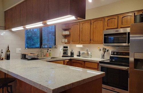Plumas Eureka Estates House | Plumas Pines 2/2 + bonus room- Fireplace-Spa Tub - Remote Work- Weekly Discount