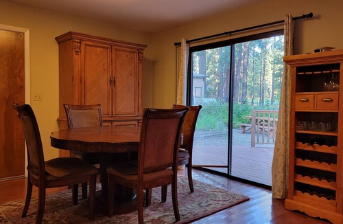 Plumas Eureka Estates House | Plumas Pines 2/2 + bonus room- Fireplace-Spa Tub - Remote Work- Weekly Discount