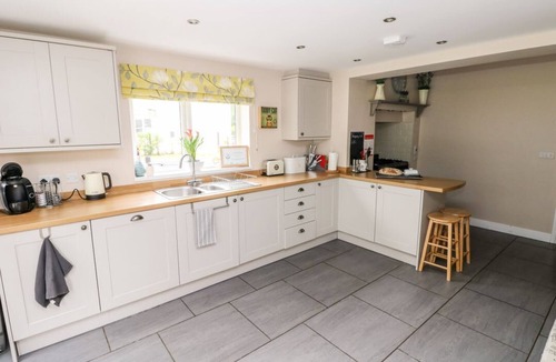 Ammanford House | Pondfield Gate, Cwmgors