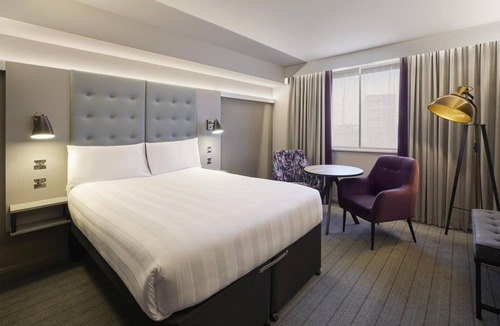 Llanelli Hotel | Premier Inn Llanelli Central East