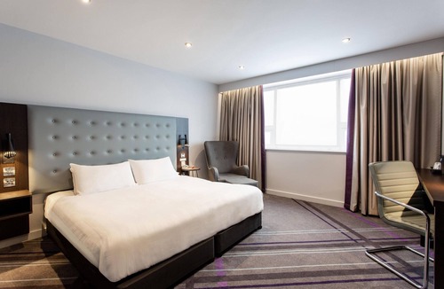 Llanelli Hotel | Premier Inn Llanelli Central East