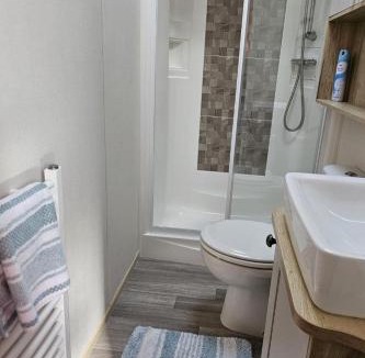 Hunstanton House | Premium Caravan - Sleeps 6 - Parking - Pool