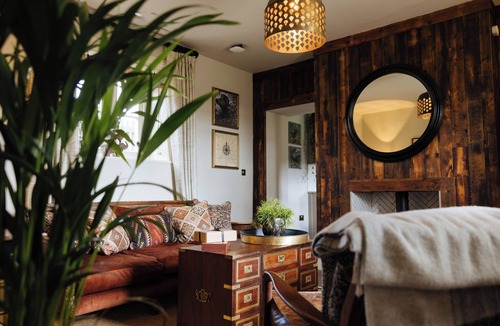 Warminster Cottage | Prepare for a luxury experience with unrivalled views of Longleat's Safari Park.