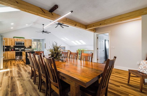 McGaheysville Cabin | PRIME dates available! Super Low Pricing-Luxury Mountain Home - Sleeps 14,