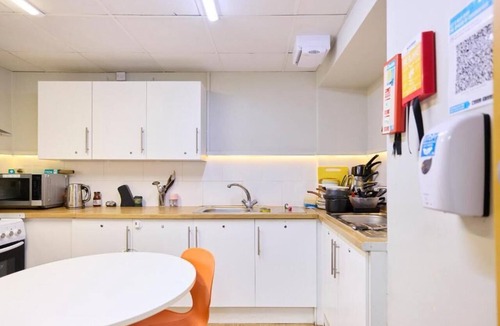 Vincent Square Hotel | Private 6-Room Cluster in Central Westminster – Ideal for Groups