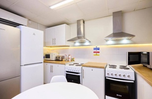 Vincent Square Hotel | Private 6-Room Cluster in Central Westminster – Ideal for Groups