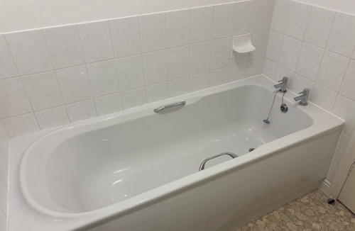 Wigan House | Private Double Bed, Bathroom, Hydro Pool - Part private & shared home