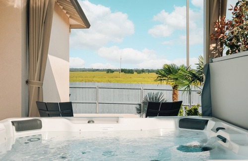 Chico House | Private Luxury Retreat near Miriam Park