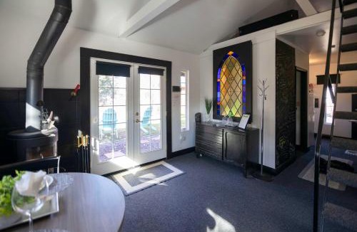 Cascade House | Private Modern Entertainment Getaway