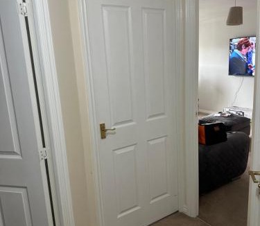 West Bromwich House | Private Room with own Bathroom and Parking