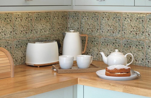 New Forest District Cottage | Quaint 18th Century Fishermans Cottage in Lymington