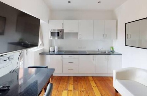 Nottingham City Centre Apartment | Quiet but Central Studio 409