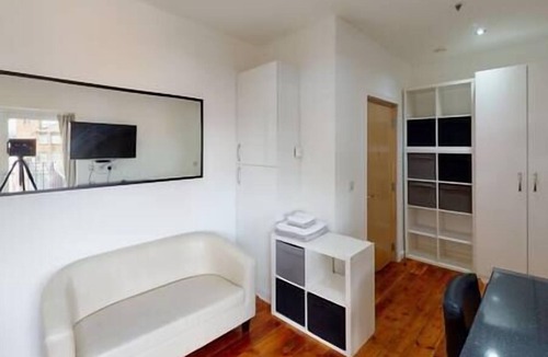Nottingham City Centre Apartment | Quiet but Central Studio 409