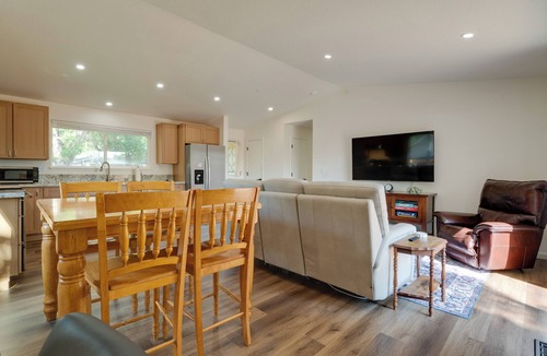 Sparks Cottage | Quiet & Convenient Sparks Retreat Near I-80 & Reno