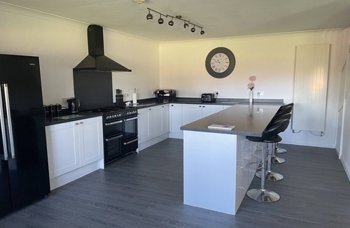 Wisbech House | Quiet setting with secure gated parking, children's play area & farm animals