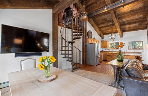 Sugar Pine Estate House | Quintessential Mountain Chalet, Dog Friendly, 10 Private Acres