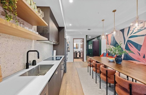 Rainey Street Historic District Condo | Rainey St. Bachelorette Penthouse w/Pool & Views