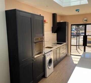 Huntingdon Apartment | Redwing- free parking- Grade II listed- ground floor two bedrooms apartment