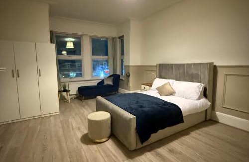 Finchley Church End House | Regents park Road