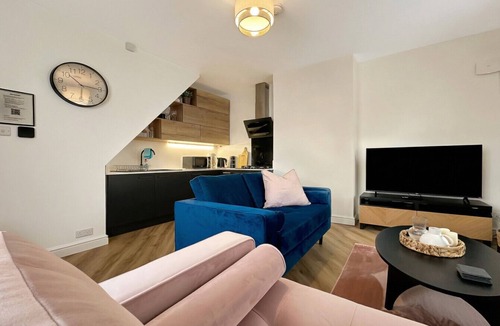Oakworth Apartment | Relaxed Brontë-country base with parking and WiFi