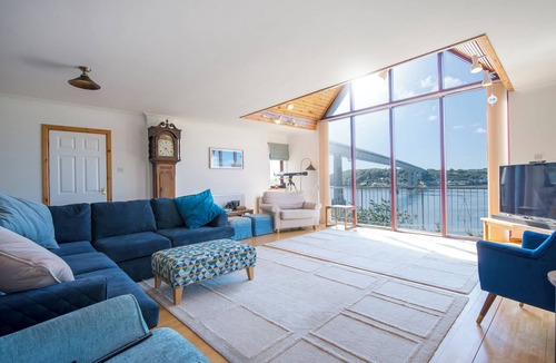 Neyland Cottage | Rhyd y Groes Bach, Holiday Cottage Burton, Sleeps 6, 3 bedrooms, bathrooms