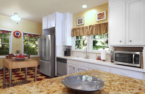 Monte Rio House | River Queen: Historic 5 Bed/5.5 Bath, Dock, Boats + New Hot Tub!