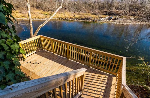 Elkton House | Riverfront- 3 Hole Golf Course - Pool - Hot Tub - Sauna - 2 Game Rooms