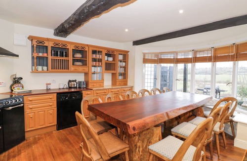 Evesham Cottage | RIVERSIDE MANOR, pet friendly, character holiday cottage in Evesham