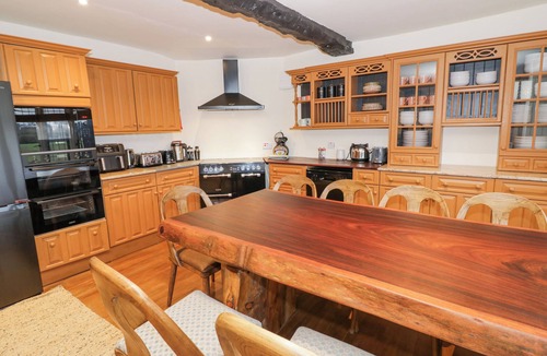 Evesham Cottage | RIVERSIDE MANOR, pet friendly, character holiday cottage in Evesham