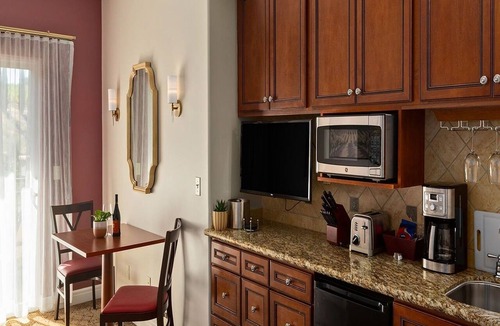 Napa Condo | Romantic Studio in Napa- Wine Country Getaway