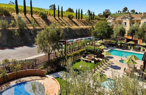 Napa Condo | Romantic Studio in Napa- Wine Country Getaway
