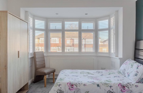 Queensbury House | Room-apple House Wembley - Family Room w