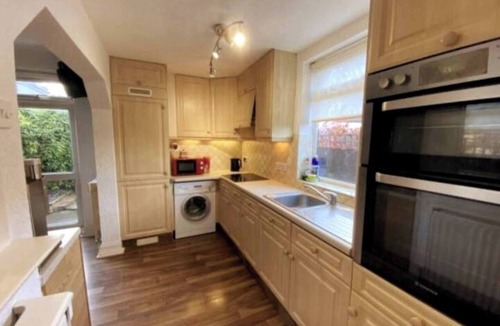 Holbrooks House | Room-double Spacious Room Near CBS Arena