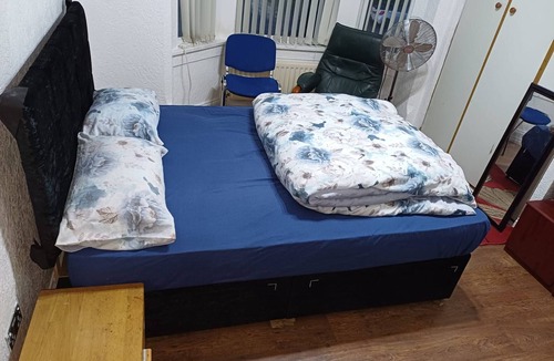 Holbrooks House | Room-double Spacious Room Near CBS Arena