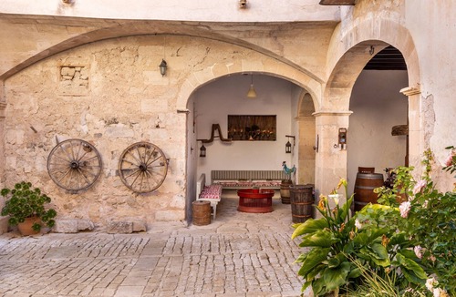 Montuiri House | Rustic Holiday Home "Son Costa" with Mountain View, Garden, Pool & Wi-Fi