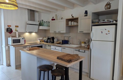 Saint-Mary Cottage | Rustic old mill with garden, WIFI and parking, pets allowed