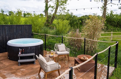 Llanarth Cottage | RUSTY BOATHOUSE, romantic, character holiday cottage in Llanarth