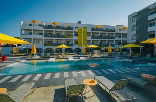 Cala de Bou Hotel | Ryans Lolas Ibiza - Adults Only
