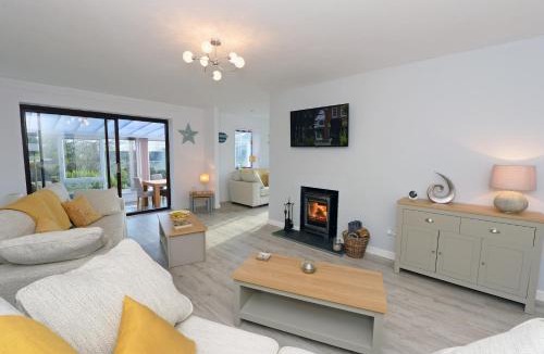 Saundersfoot House | Sêr Môr - Log Burner, Peaceful Cottage, Dog Friendly