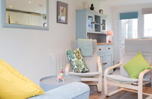 Pembroke House | Sanderling - Uk32837