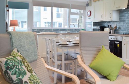 Pembroke House | Sanderling - Uk32837