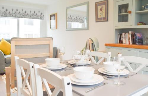 Pembroke House | Sanderling - Uk32837