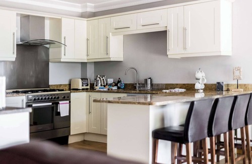 Sandbanks Apartment | Sandy Shores - 2-bed flat on Sandbanks Peninsular