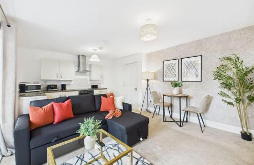 Wychbold House | Saxon Way Home by Signature Stays - Leisure Centre - Pool & Spa - Parking