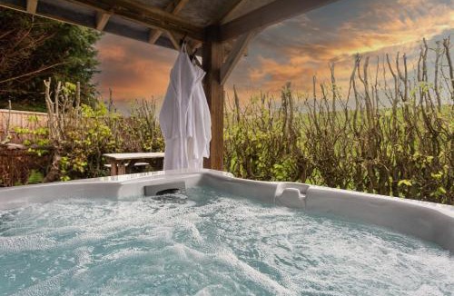 Workington House | Scenery Hill Hideaways The Coach House Charming Retreat with Jacuzzi and BBQ Hut Near the Lake District