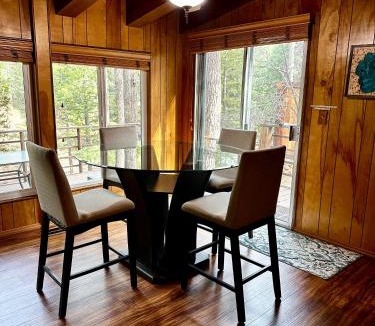 Hamilton Branch House | Scenic River Front Home Lake Almanor