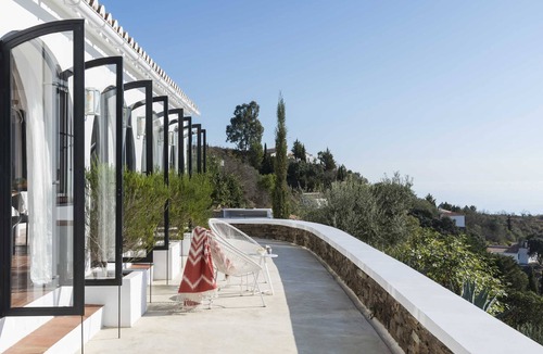 Sayalonga Villa | Sea & mountain views - 8 persons - private pool - air conditioning.