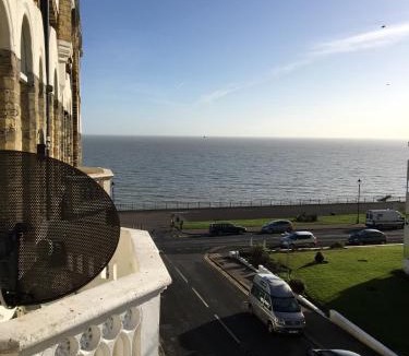 Ramsgate Apartment | Sea View - Balcony - Free Parking